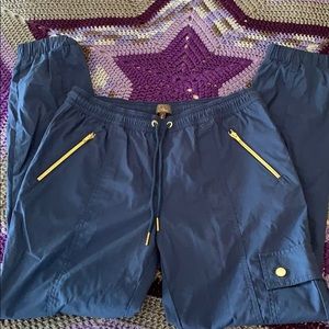 Navy jaanuu scrub pants.